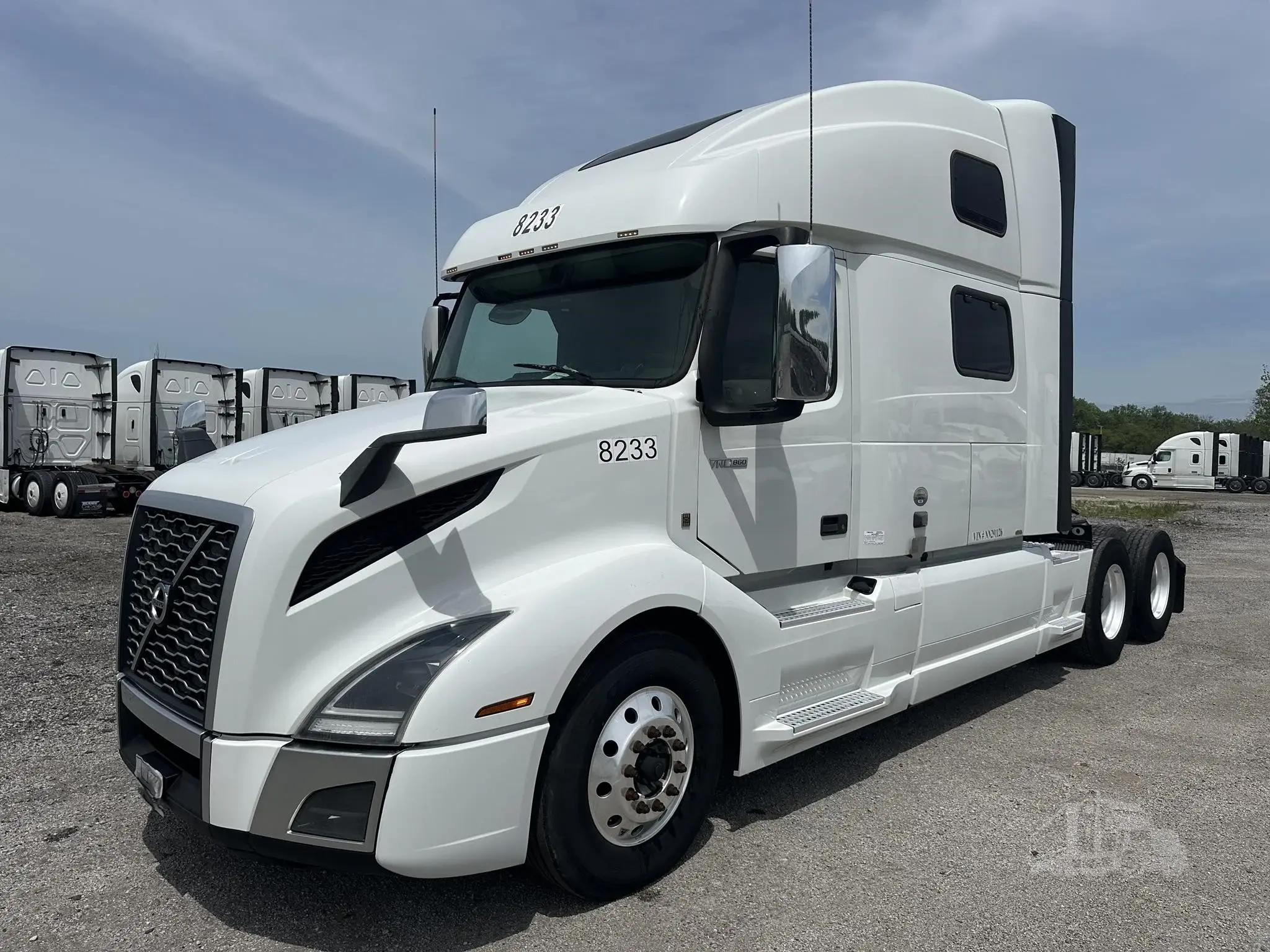 2022 Volvo VNL64T860