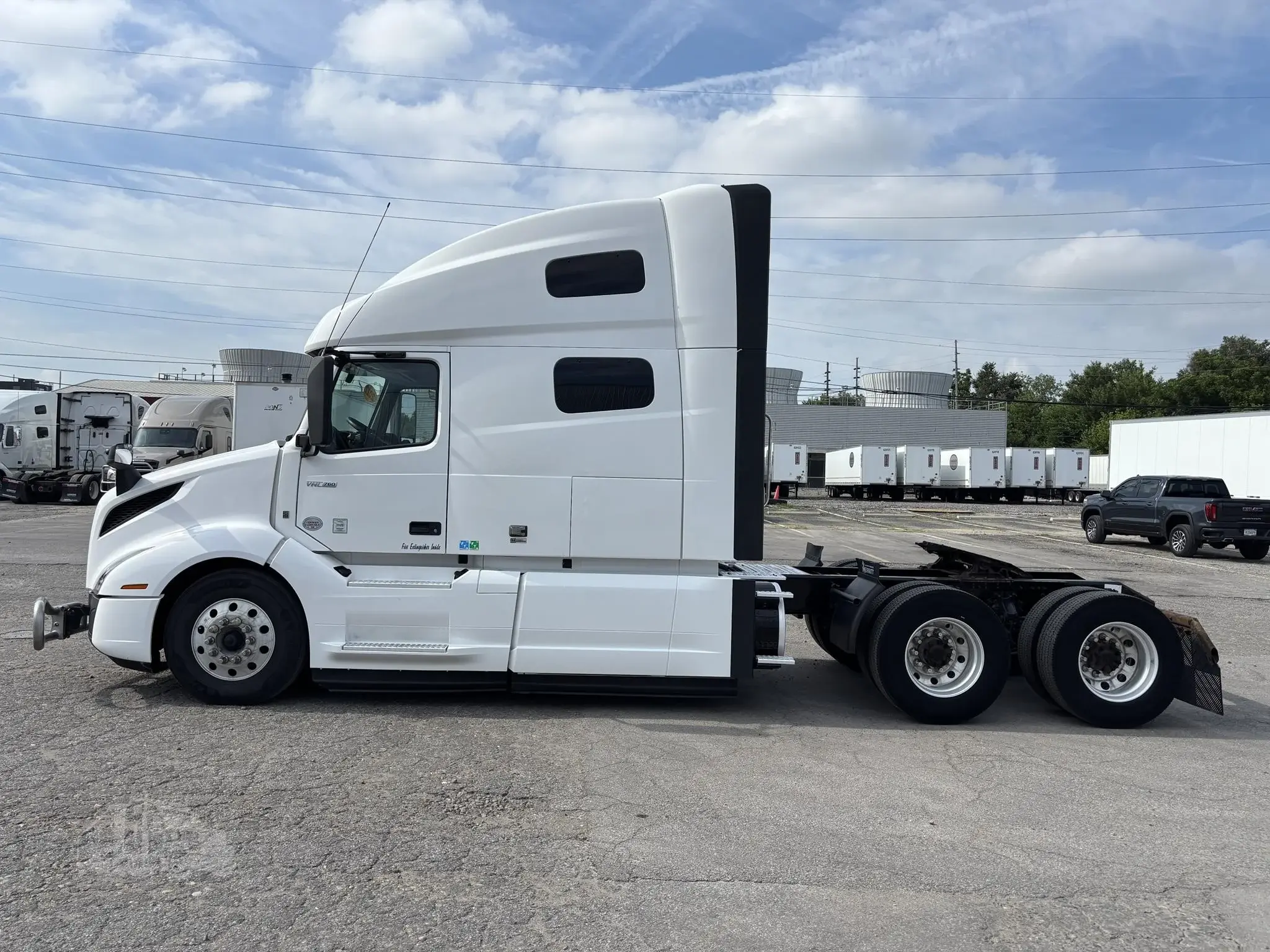 2022 Volvo VNL64T760