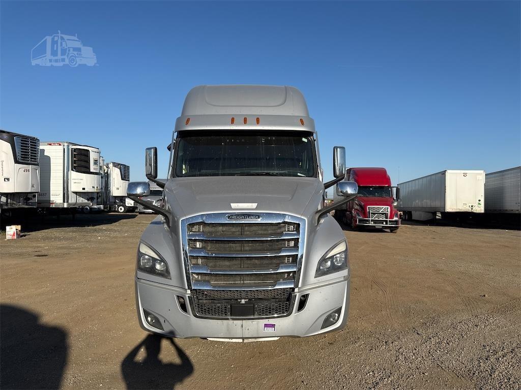 2024 Freightliner Cascadia 126