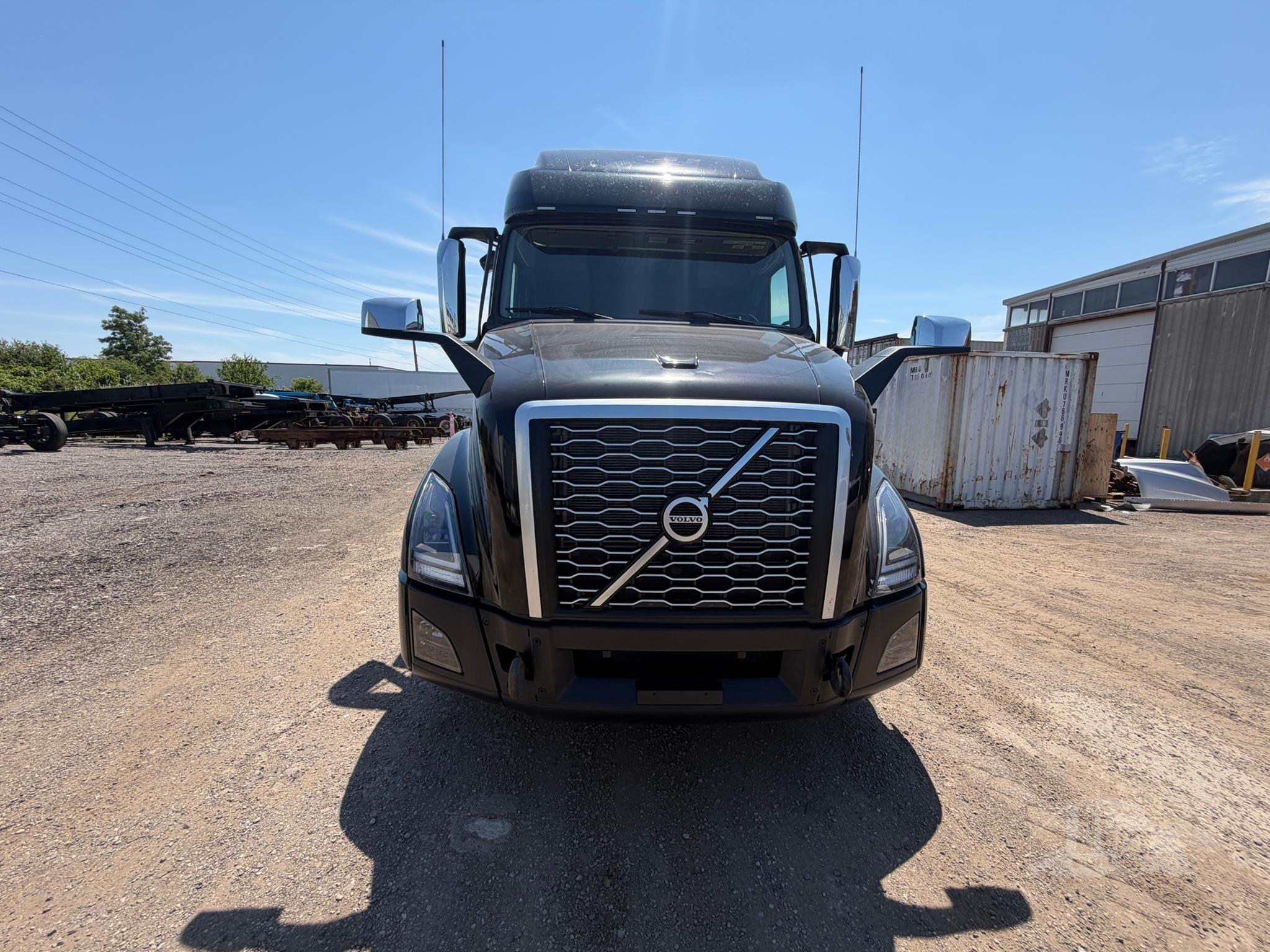 2023 Volvo VNL64T860