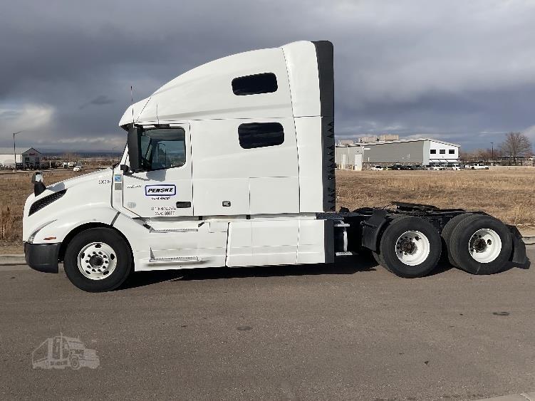 2023 Volvo VNL64T760