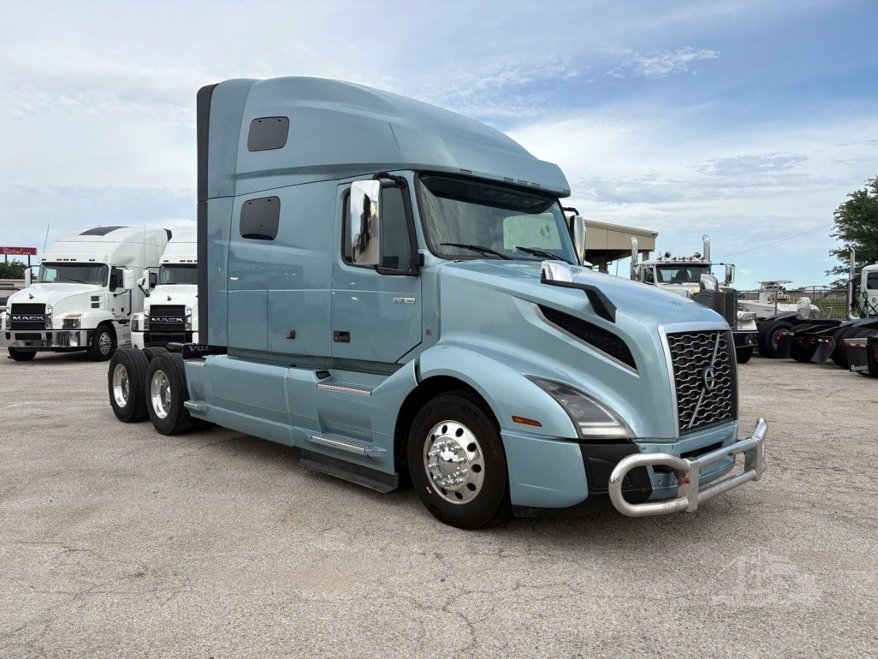 2022 Volvo VNL64T760