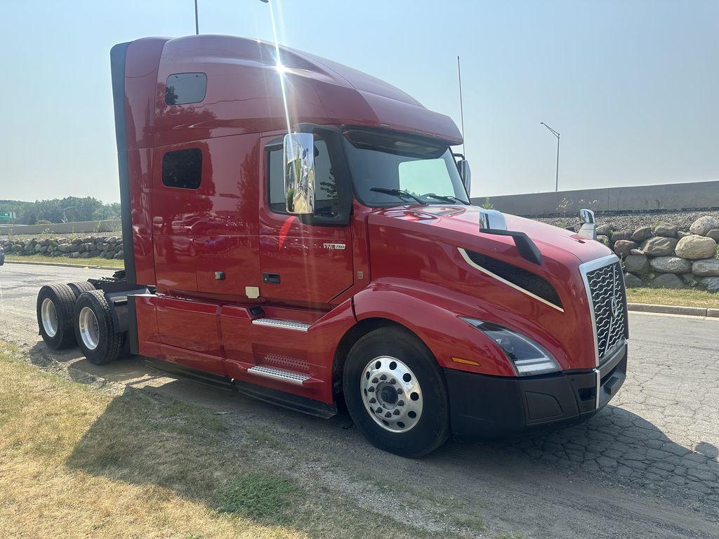 2022 Volvo VNL64T760