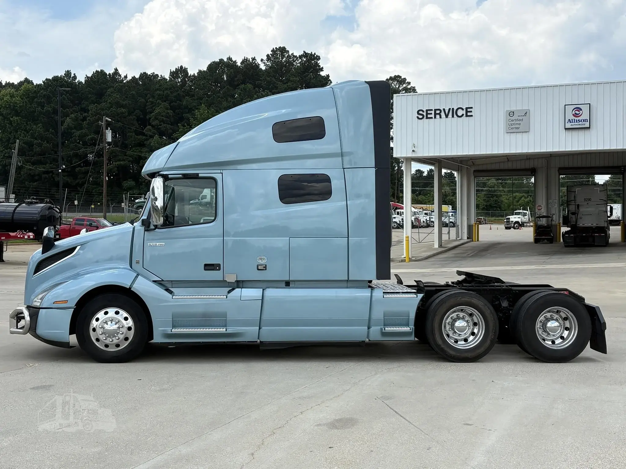 2022 Volvo VNL64T760